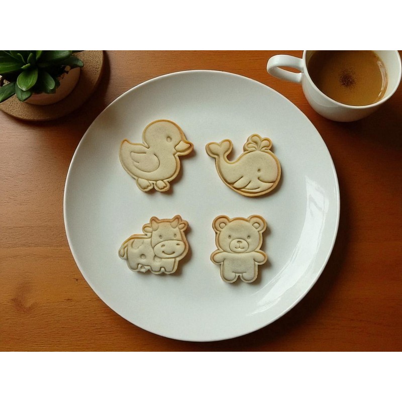 Emporte-pièces à Poussoir Noël - 4 Formes (Père Noël, Sapin...) - Fabriqué En France En PLA Biosourcé - Inclut Recette
